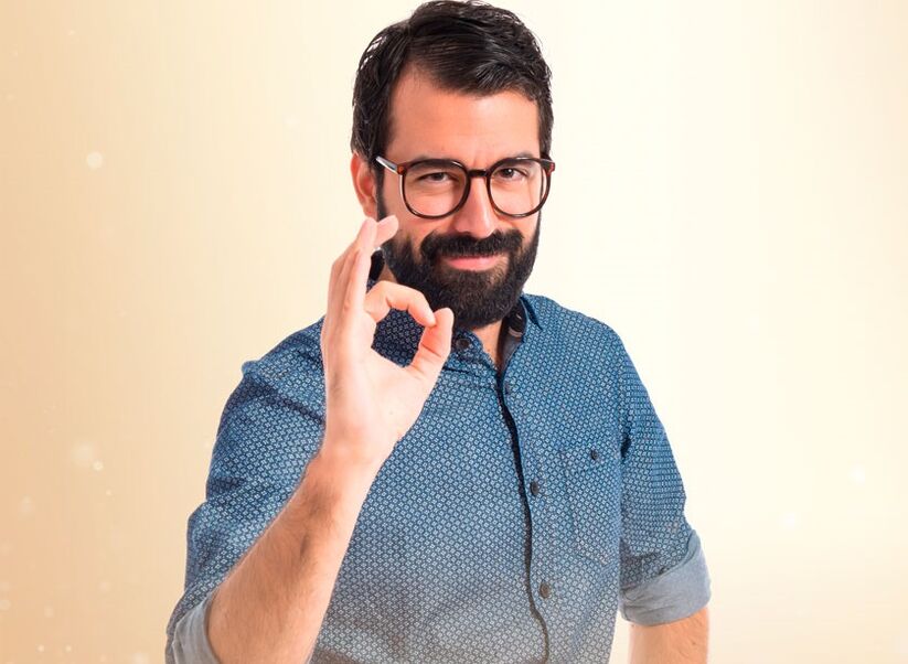 O home está satisfeito coa ampliación do pene con limonada